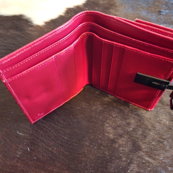 Red Gucci Wallet - Picture 2 of 4